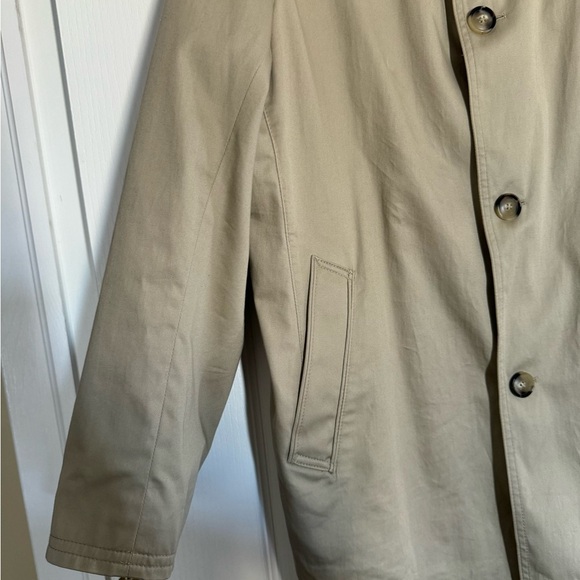 Bugatti raincoat, jacket in excellent condition. Bust 24” length 37” - Picture 10 of 12